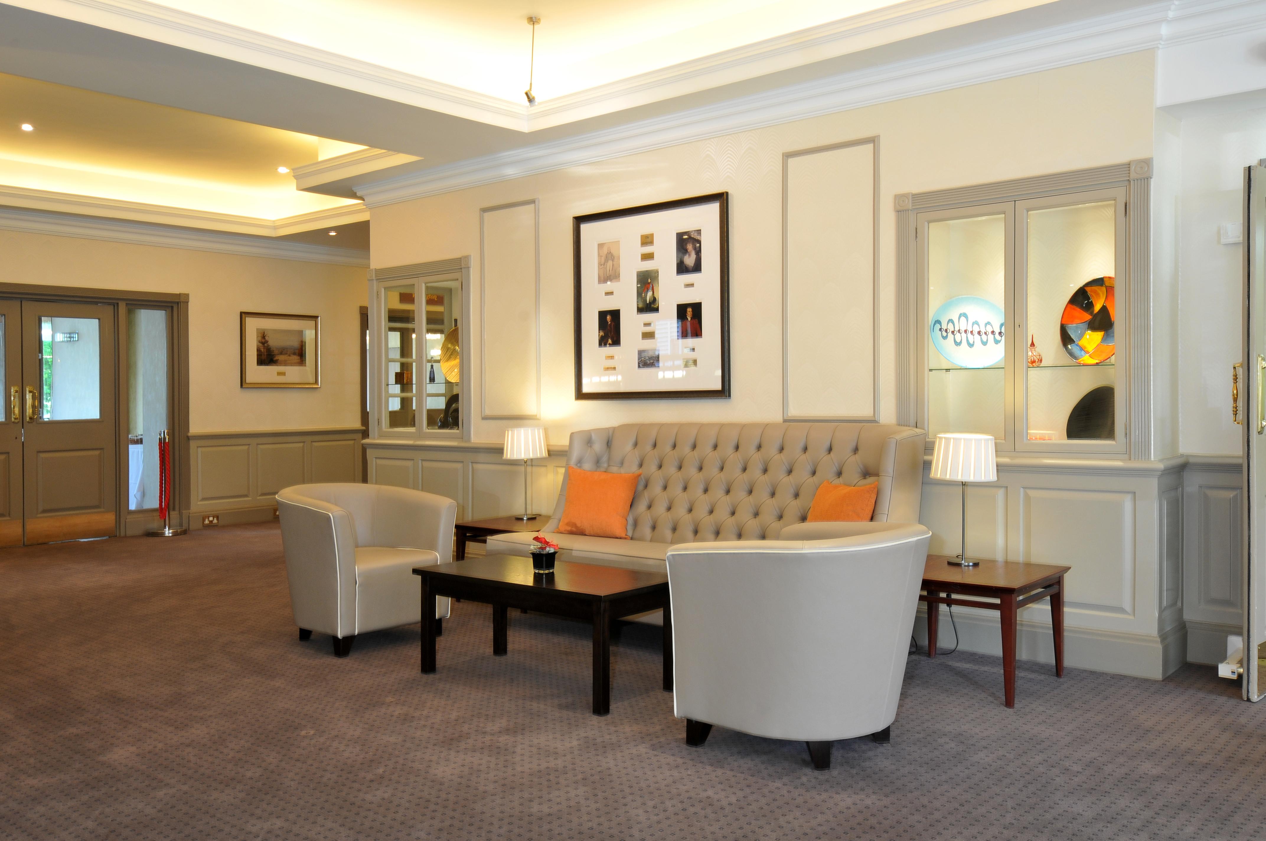 Bromley Court Hotel London Экстерьер фото