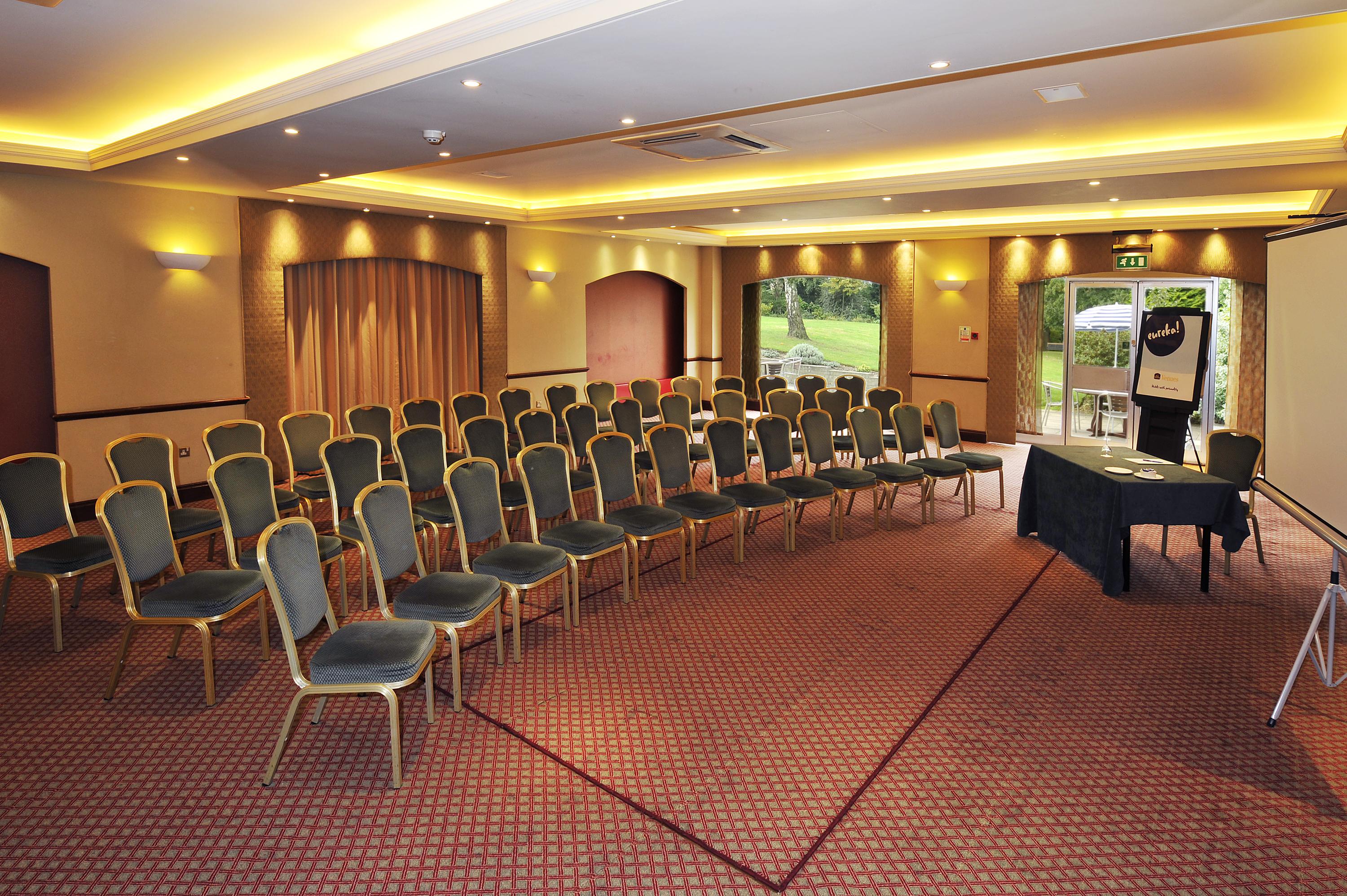 Bromley Court Hotel London Экстерьер фото