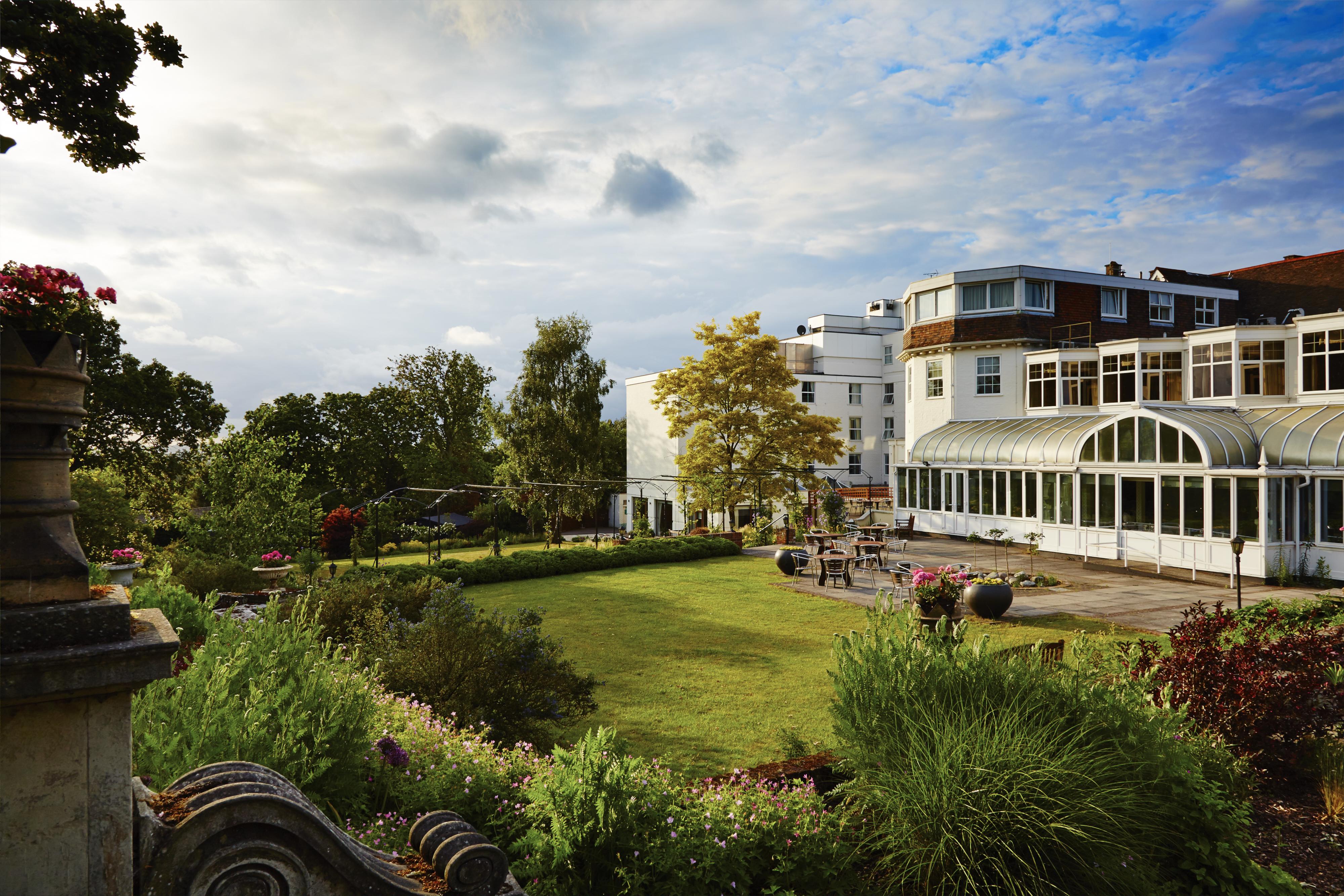 Bromley Court Hotel London Экстерьер фото