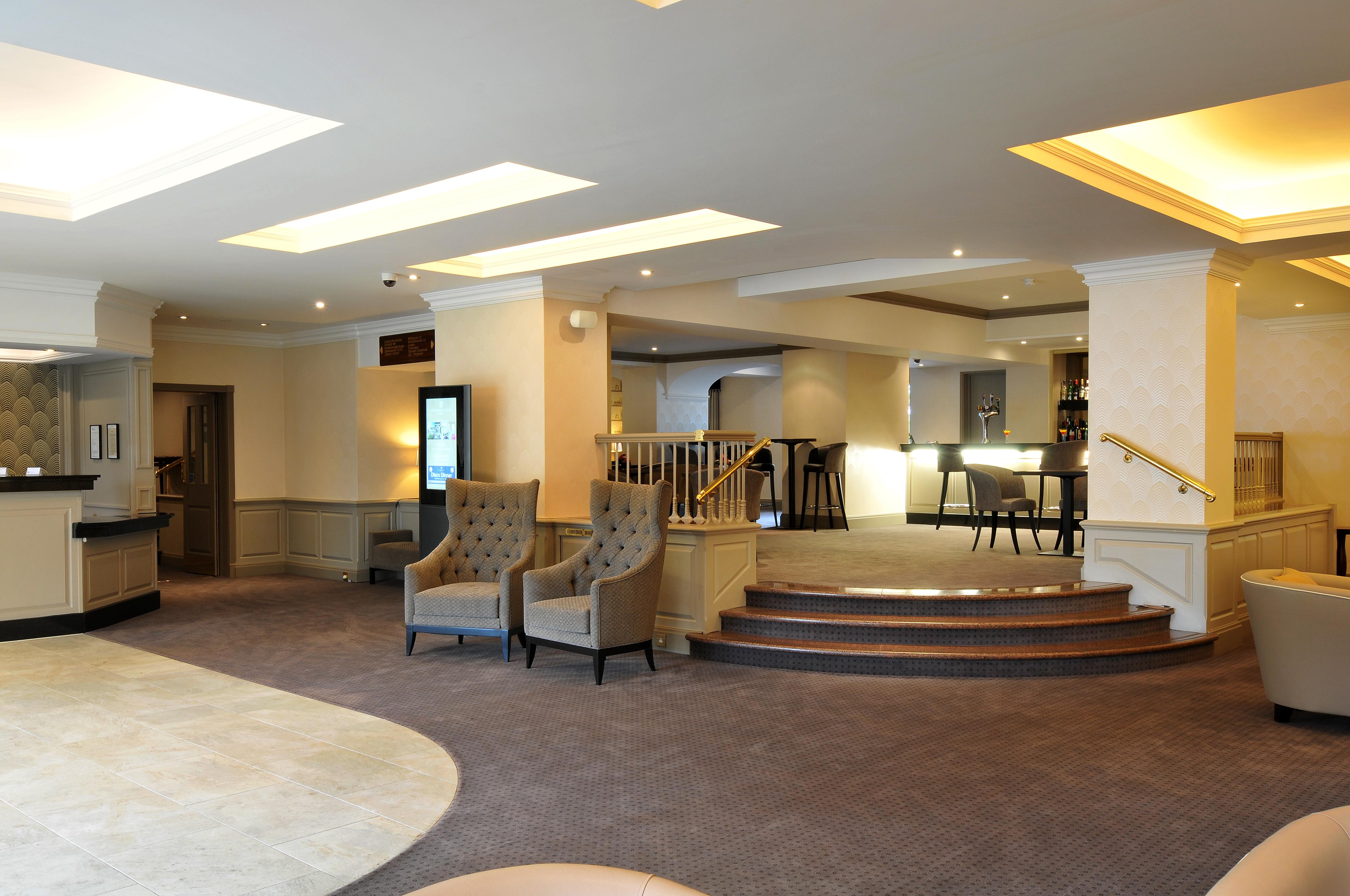 Bromley Court Hotel London Экстерьер фото