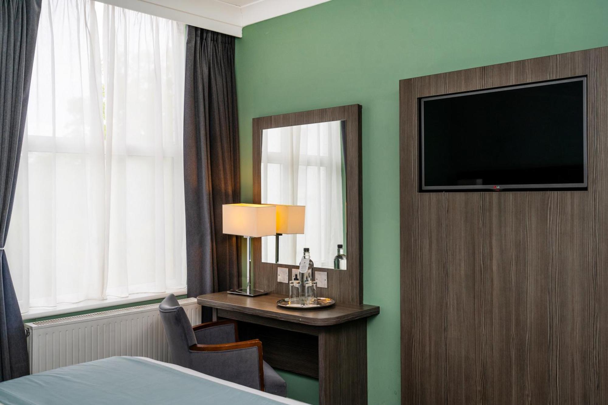 Bromley Court Hotel London Экстерьер фото
