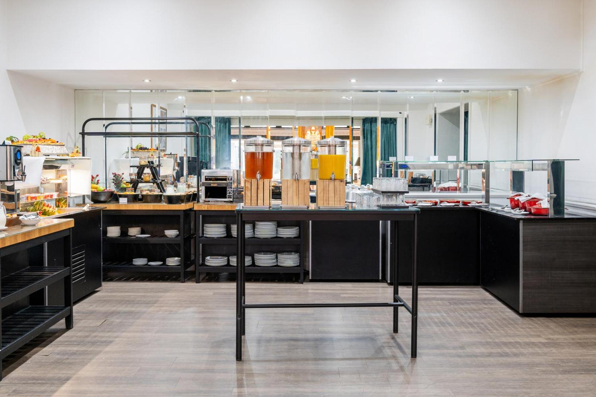 Bromley Court Hotel London Экстерьер фото