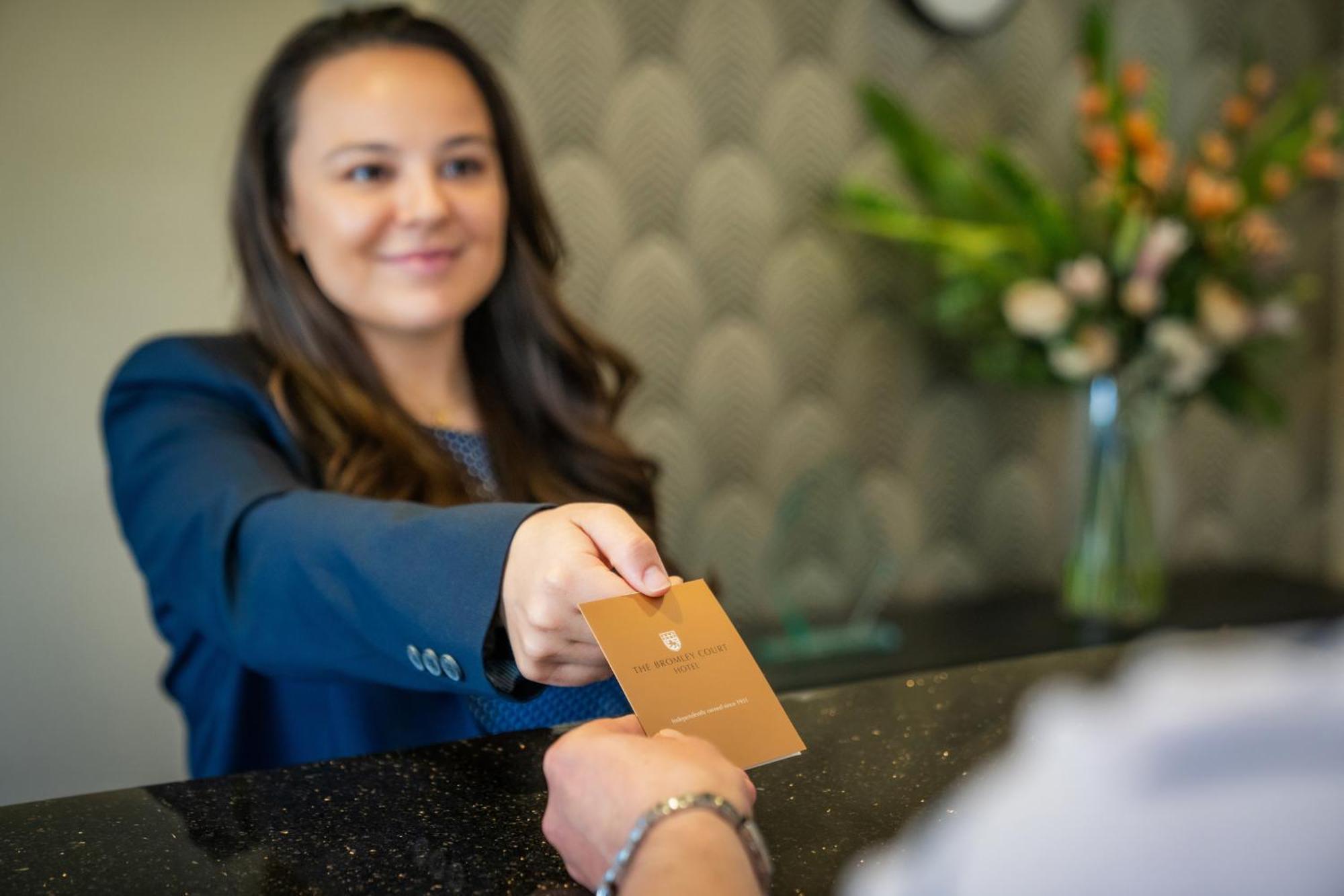 Bromley Court Hotel London Экстерьер фото
