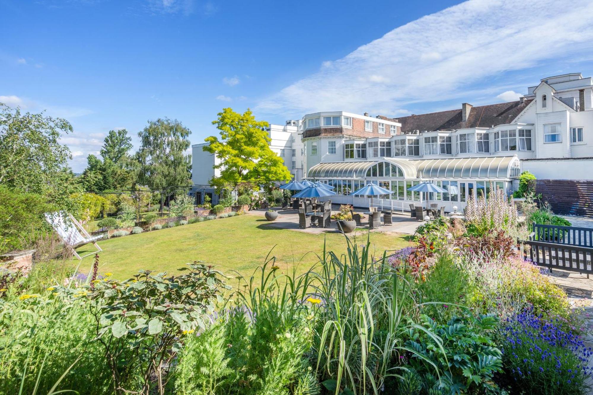 Bromley Court Hotel London Экстерьер фото